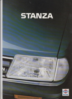Nissan Stanza   Prospekt 1984 mit Emblem